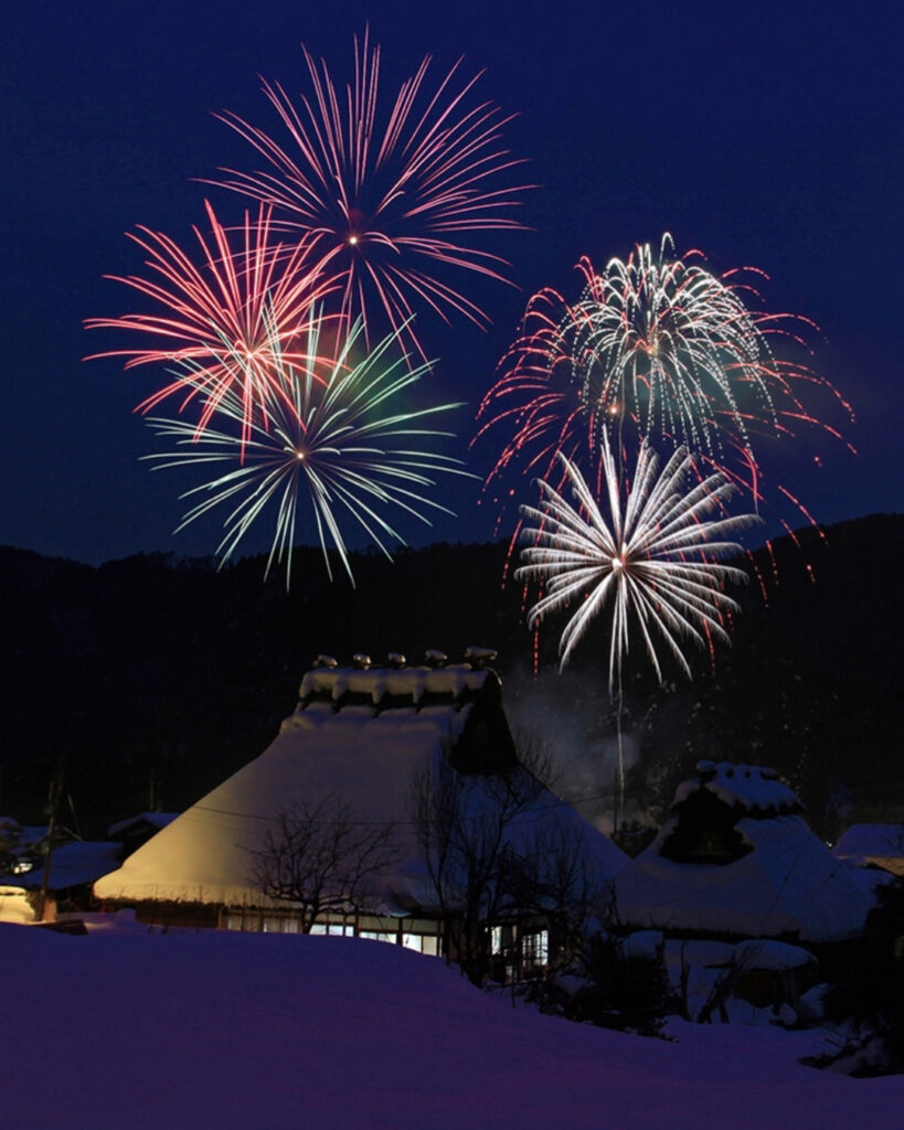 美山　雪灯篭　かやぶきの家　花火