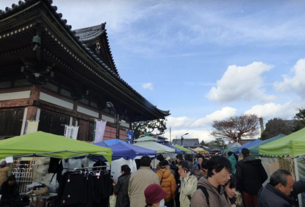 東寺　終い弘法　露天の様子